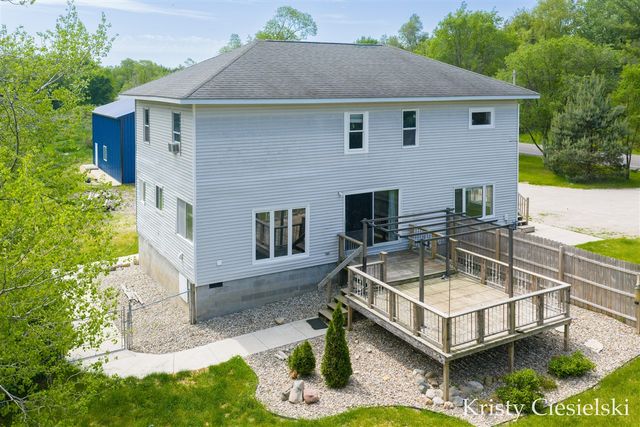 2162 S Stone Road, Fremont, MI 49412