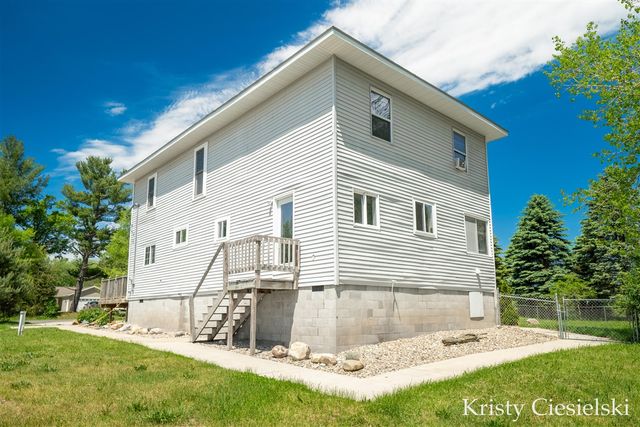 2162 S Stone Road, Fremont, MI 49412
