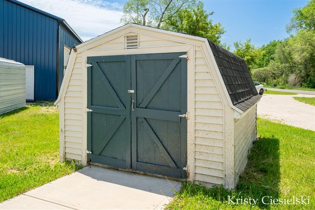 2162 S Stone Road, Fremont, MI 49412