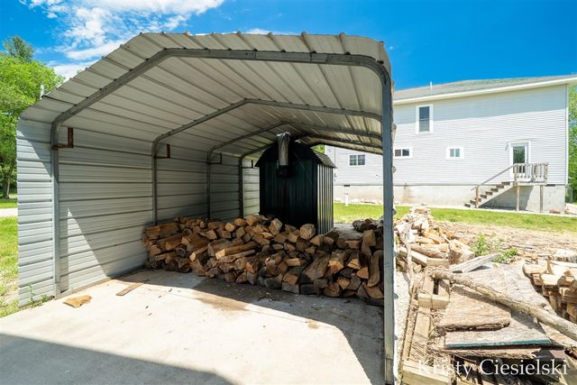 2162 S Stone Road, Fremont, MI 49412