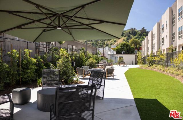 2716 N Cadence Way, Los Angeles, CA 90039