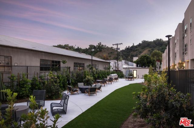 2716 N Cadence Way, Los Angeles, CA 90039