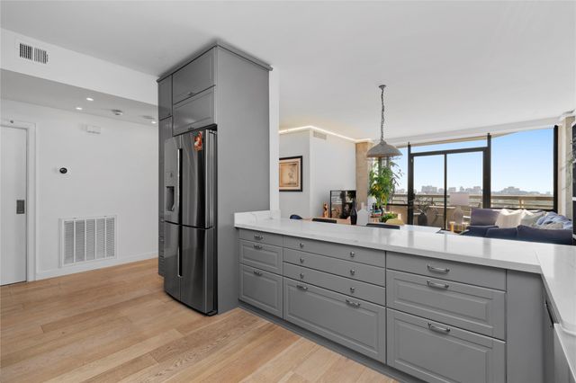 14 Greenway Plaza 23N, Houston, TX 77046