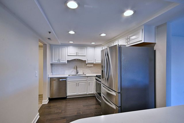 820 GRACELAND Avenue 505, Des Plaines, IL 60016