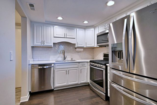 820 GRACELAND Avenue 505, Des Plaines, IL 60016