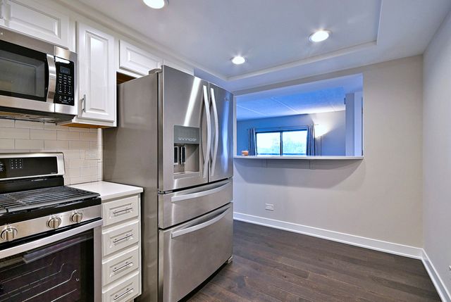 820 GRACELAND Avenue 505, Des Plaines, IL 60016