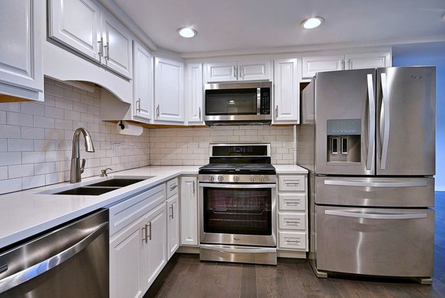 820 GRACELAND Avenue 505, Des Plaines, IL 60016