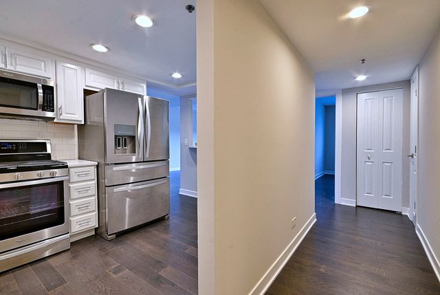 820 GRACELAND Avenue 505, Des Plaines, IL 60016