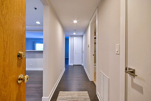 820 GRACELAND Avenue 505, Des Plaines, IL 60016
