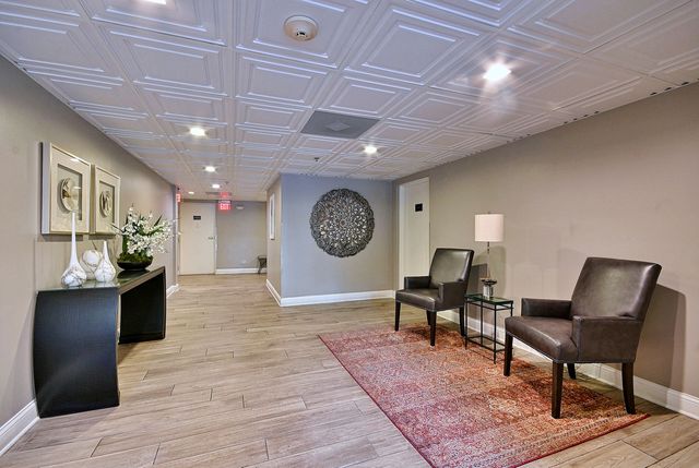 820 GRACELAND Avenue 505, Des Plaines, IL 60016
