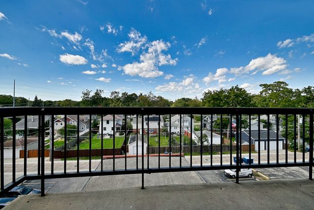 820 GRACELAND Avenue 505, Des Plaines, IL 60016