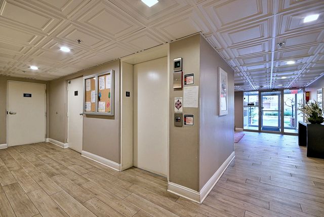 820 GRACELAND Avenue 505, Des Plaines, IL 60016