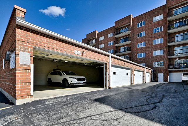 820 GRACELAND Avenue 505, Des Plaines, IL 60016