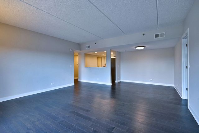 820 GRACELAND Avenue 505, Des Plaines, IL 60016