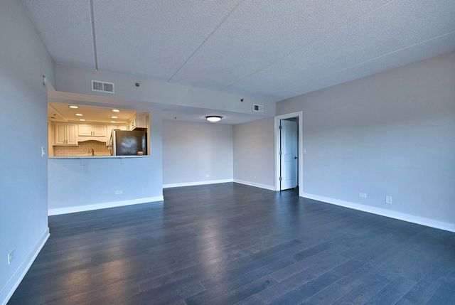 820 GRACELAND Avenue 505, Des Plaines, IL 60016