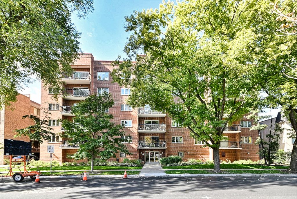 820 GRACELAND Avenue 505, Des Plaines, IL 60016