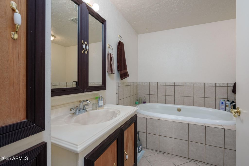 Image 14 of property listing at 3510 E Maybe Manana Way, Rimrock, AZ 86335