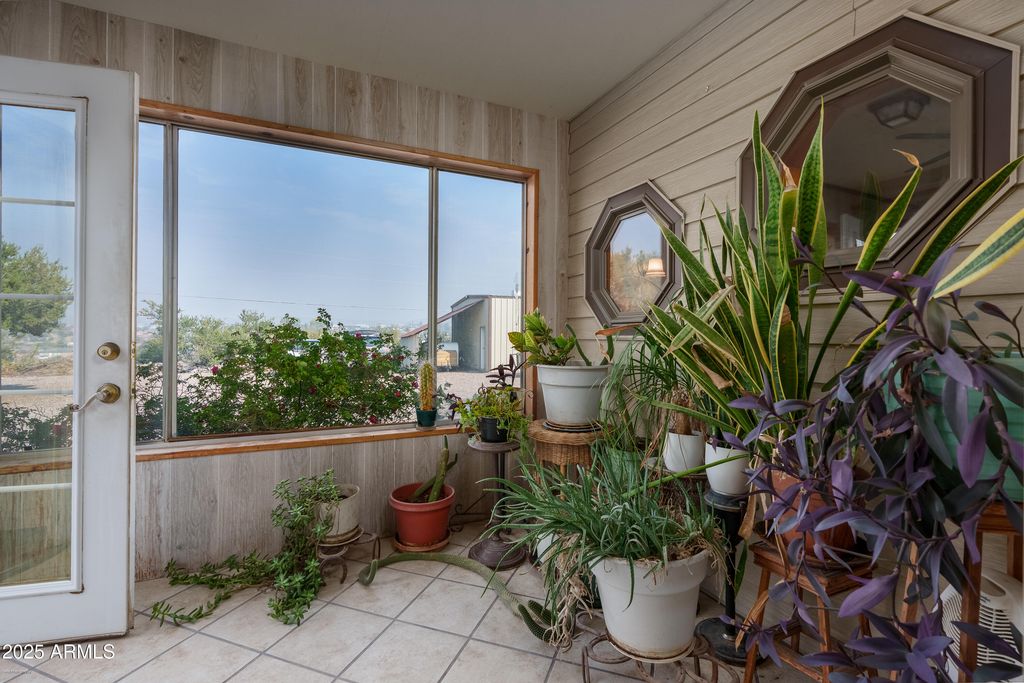 Image 5 of property listing at 3510 E Maybe Manana Way, Rimrock, AZ 86335