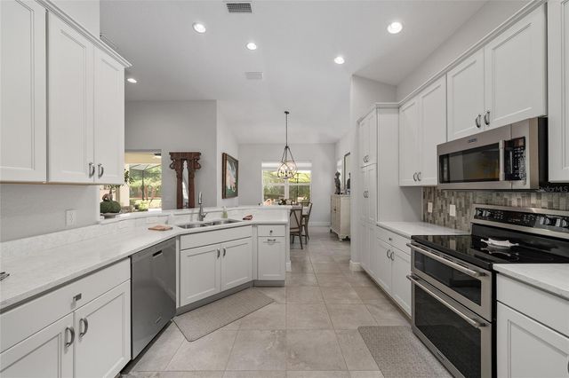 4843 AUDREY MARIE COURT, Oxford, FL 34484