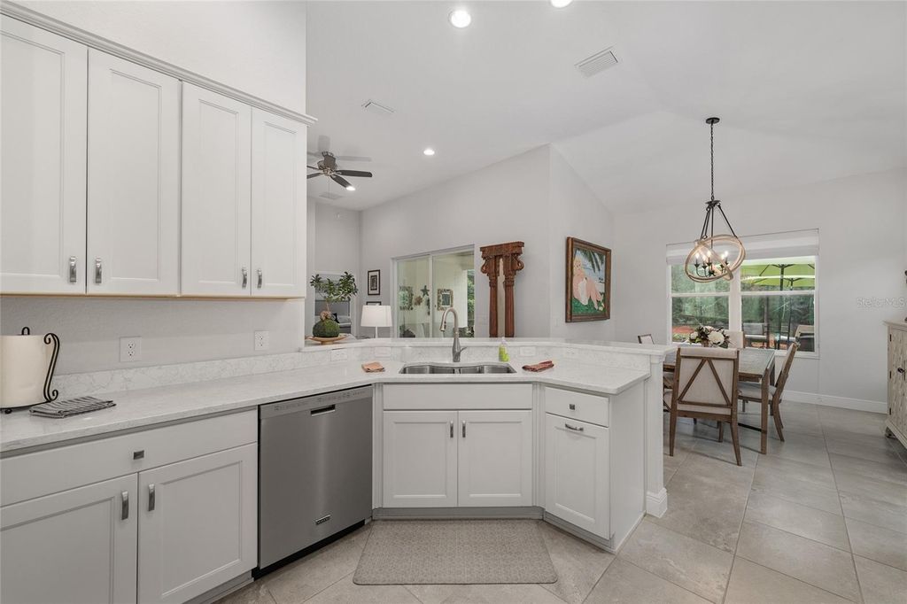 Image 13 of property listing at 4843 AUDREY MARIE COURT, Oxford, FL 34484
