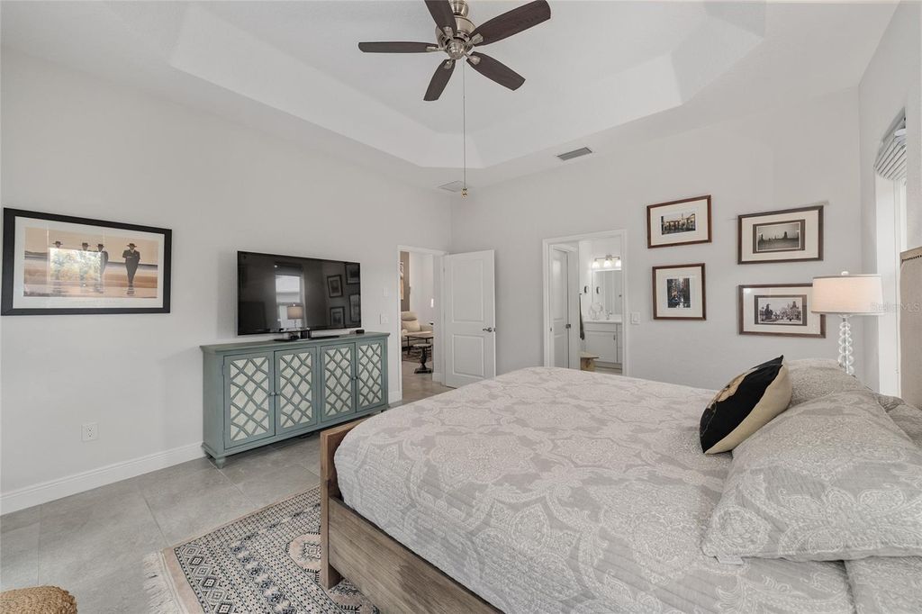 Image 18 of property listing at 4843 AUDREY MARIE COURT, Oxford, FL 34484