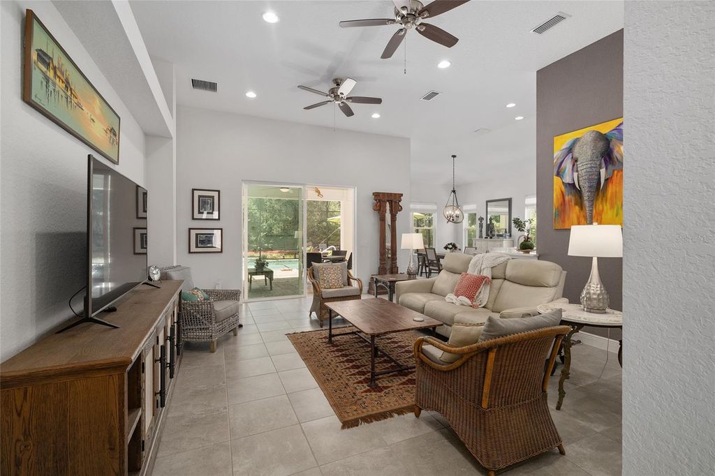 Image 6 of property listing at 4843 AUDREY MARIE COURT, Oxford, FL 34484