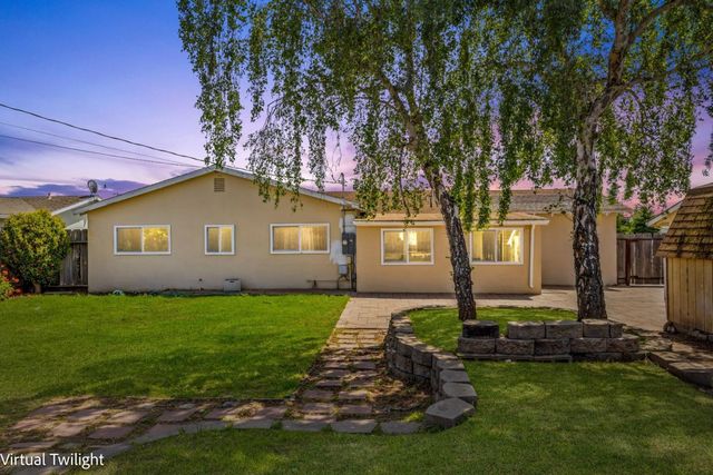 285 Kelton Drive, Salinas, CA 93906