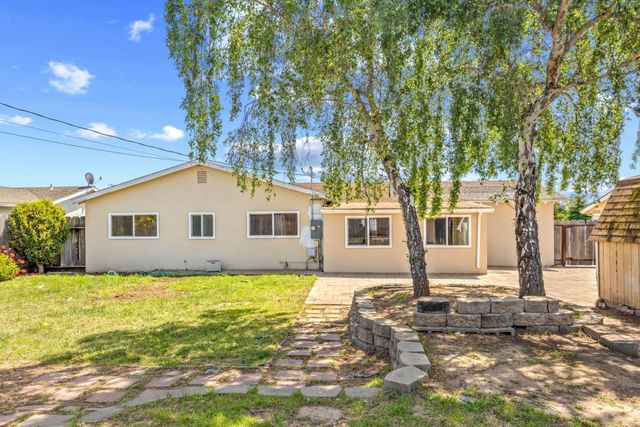 285 Kelton Drive, Salinas, CA 93906