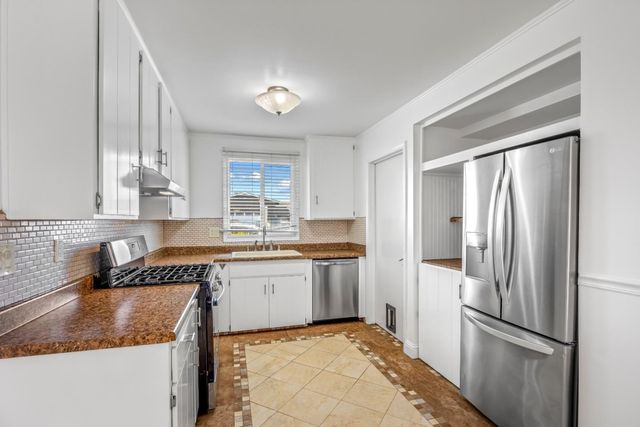 285 Kelton Drive, Salinas, CA 93906