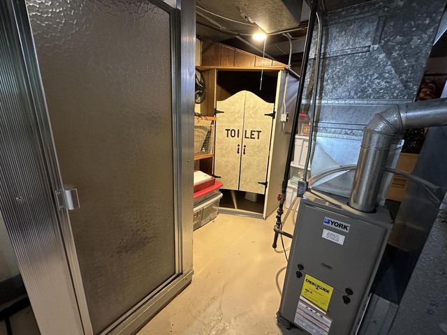 2349 S 77th STREET, West Allis, WI 53219