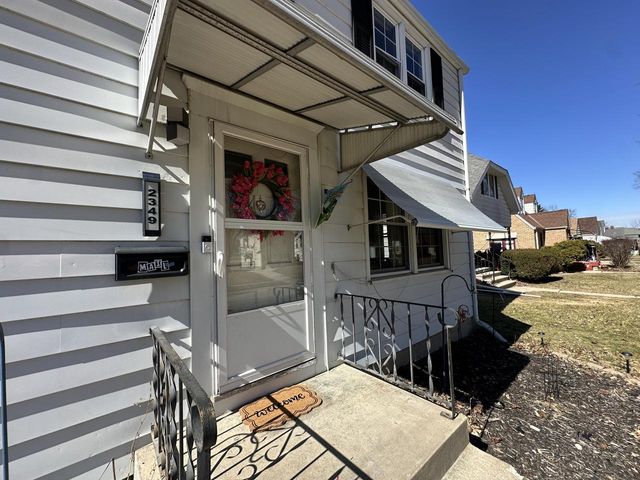 2349 S 77th STREET, West Allis, WI 53219