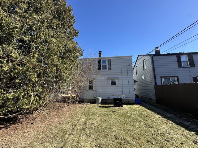 2349 S 77th STREET, West Allis, WI 53219