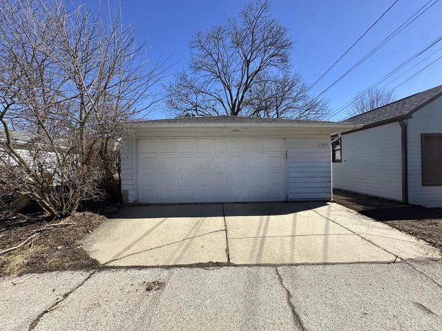 2349 S 77th STREET, West Allis, WI 53219