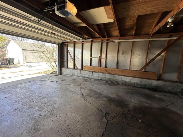 2349 S 77th STREET, West Allis, WI 53219