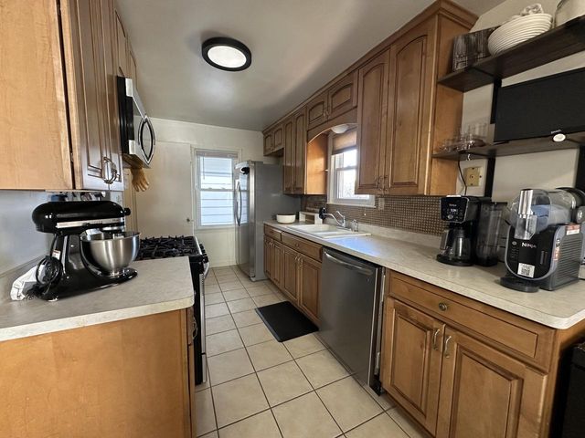 2349 S 77th STREET, West Allis, WI 53219