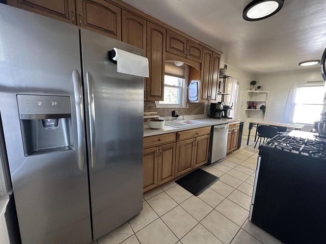 2349 S 77th STREET, West Allis, WI 53219