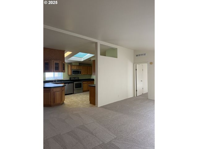 145 River Rd, Junction City, OR 97448