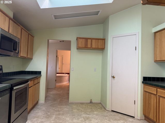 145 River Rd, Junction City, OR 97448