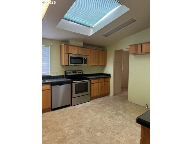 145 River Rd, Junction City, OR 97448