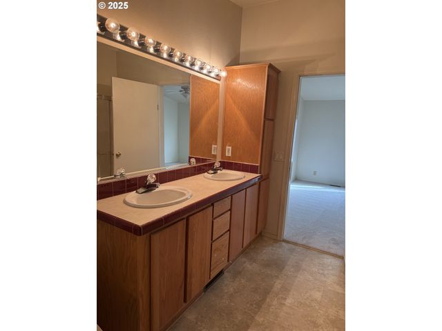 145 River Rd, Junction City, OR 97448