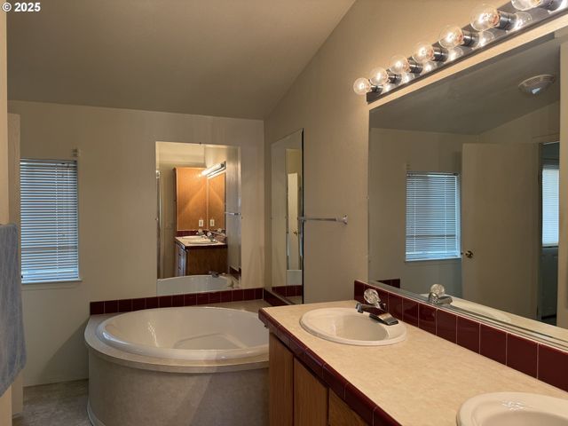 145 River Rd, Junction City, OR 97448