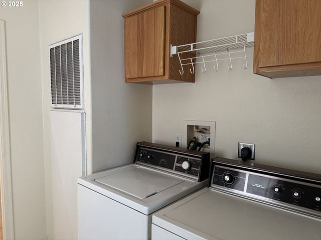 145 River Rd, Junction City, OR 97448