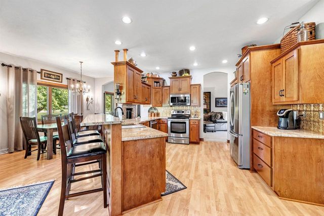 3235 HICKORY RIDGE LANE, Green Bay, WI 54311