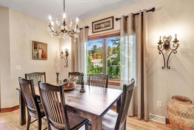 3235 HICKORY RIDGE LANE, Green Bay, WI 54311