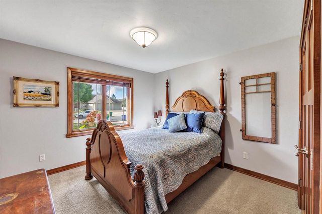 3235 HICKORY RIDGE LANE, Green Bay, WI 54311