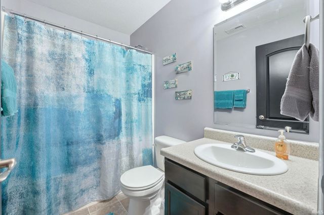 2010 Greyson Drive, Auburn, IN 46706