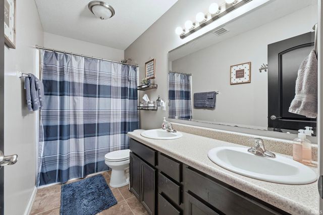 2010 Greyson Drive, Auburn, IN 46706