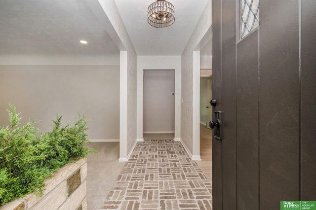 1216 S 108th Street, Omaha, NE 68144