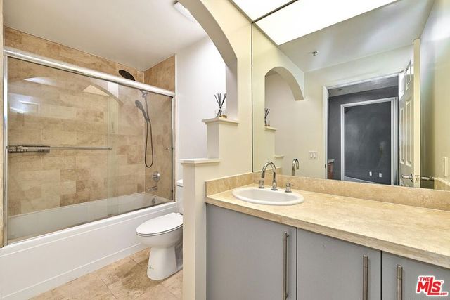 620 S Gramercy Place 432, Los Angeles, CA 90005