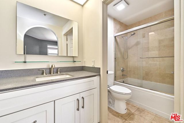 620 S Gramercy Place 432, Los Angeles, CA 90005